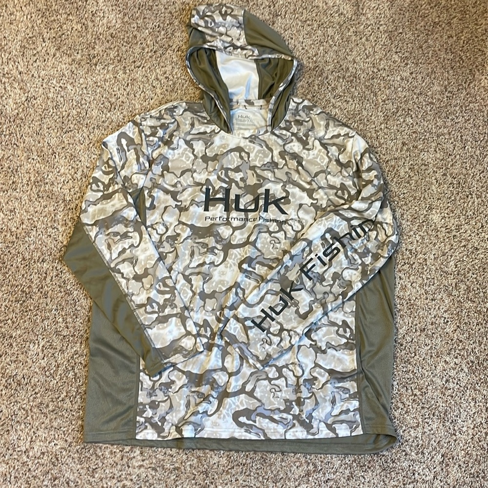 Huk brand men’s XXL fishing shirt.